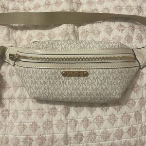 Michael kors crossbody bag
